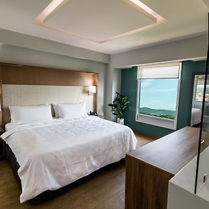 One-Bedroom King Suite